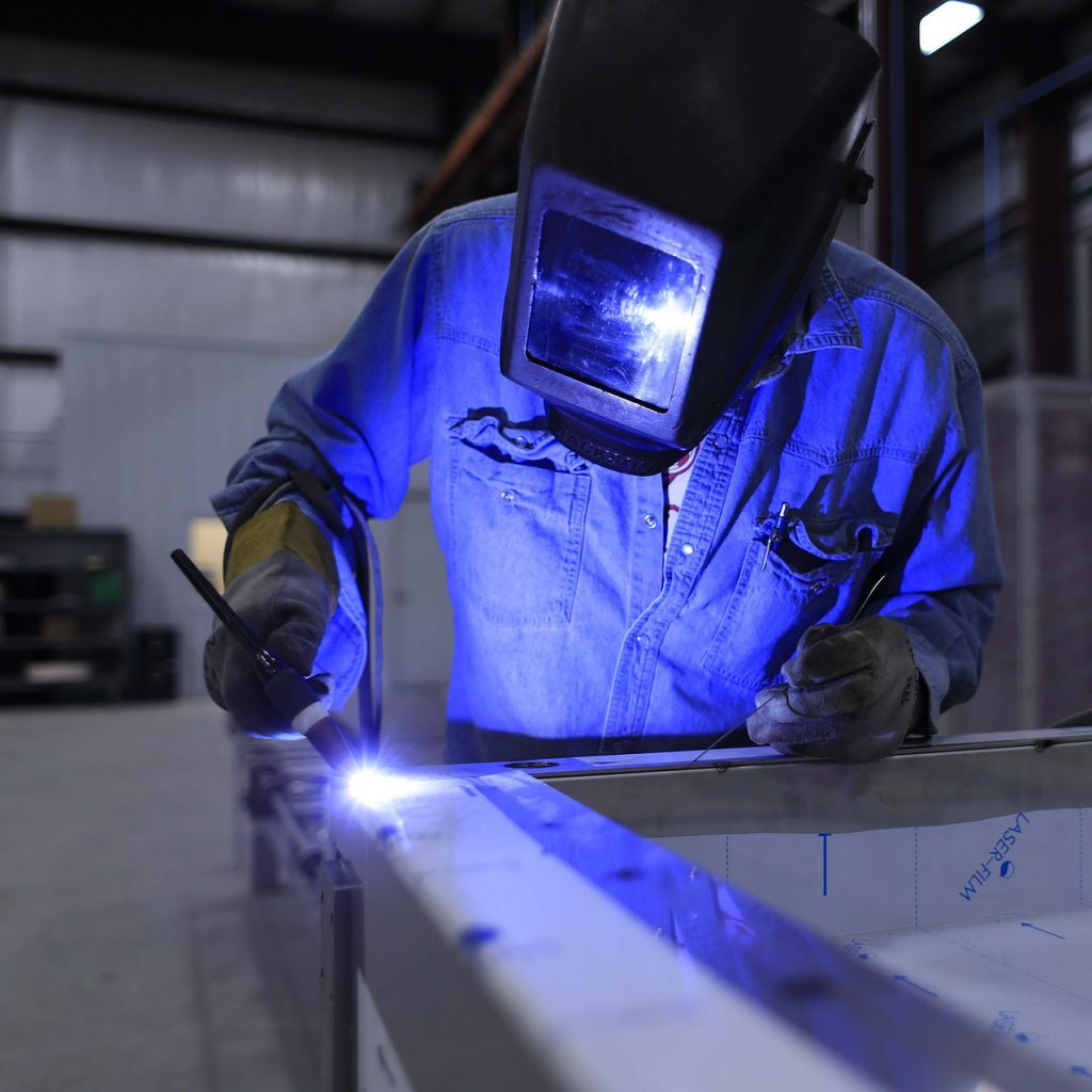 welder-673559_1920 Person schweisst